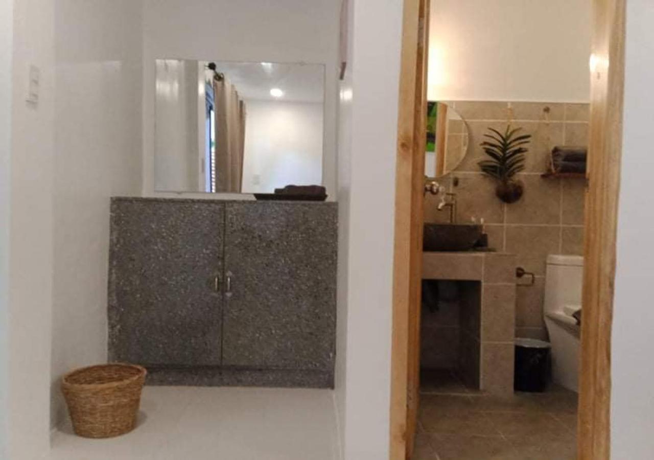 Hutch Lodging House Ел Нидо Екстериор снимка